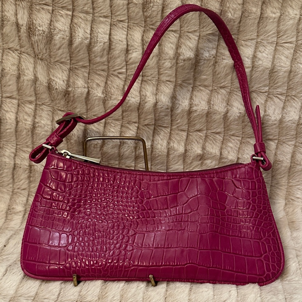 Express Crocodile-Embossed Leather Shoulder Bag - Pink